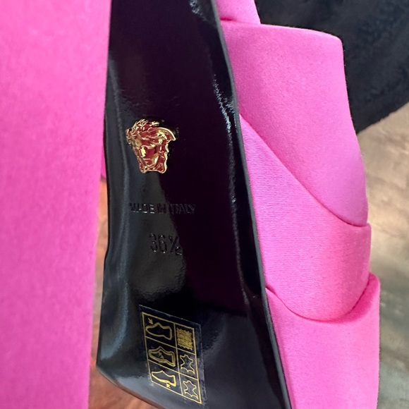 Versace Aevitas Medusa sandal size 36.5 - Picture 7 of 9